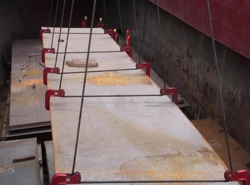 橫吊鋼板起重鉗起重的應用